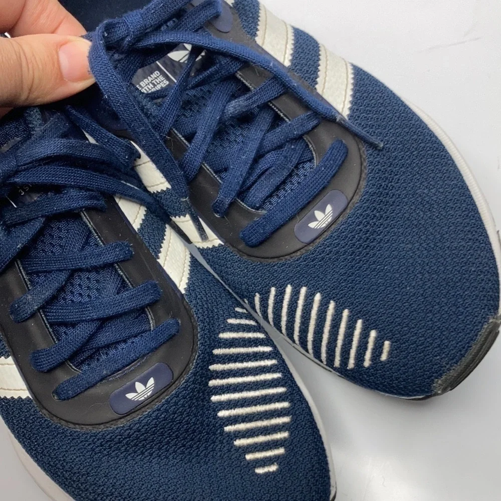 Adidas Originals swift run RF sneakers size 6‎